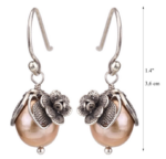 Yvone Christa Tiny Rose On Pearl Hanging Earring E3696 Orecchini Orecchini 5