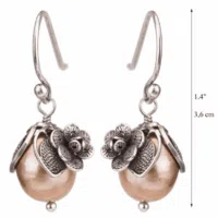 Yvone Christa Tiny Rose On Pearl Hanging Earring E3696 Orecchini